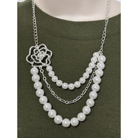 Womens Classic Faux Pearl Silver Tone Chain Flower Necklace BOHO Timeless Dressy - Picture 3 of 5